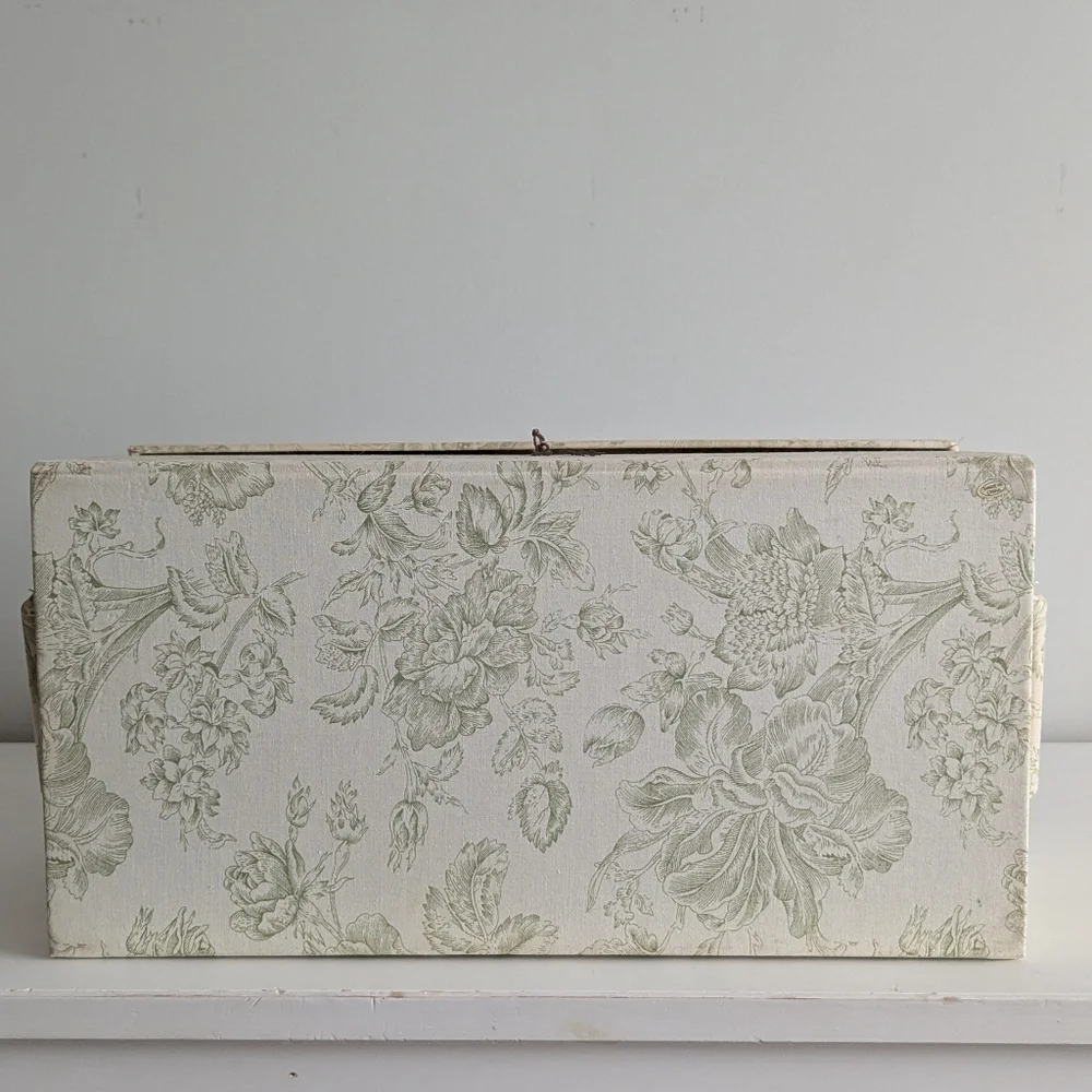 Large Floral Farmhouse Make Up Storage Container